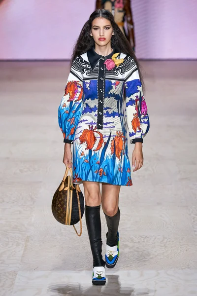 Look 15